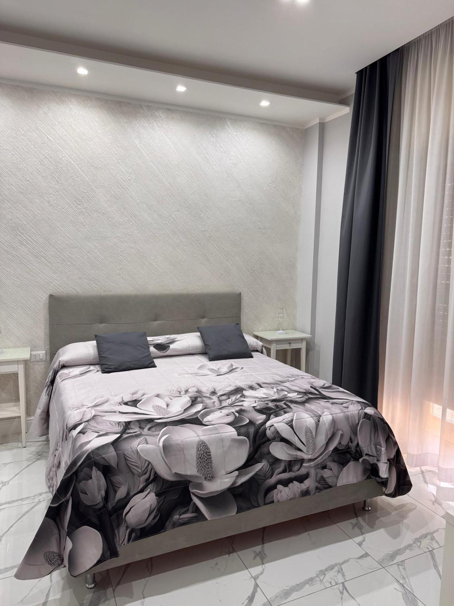 Lady Mary's Luxury Naples